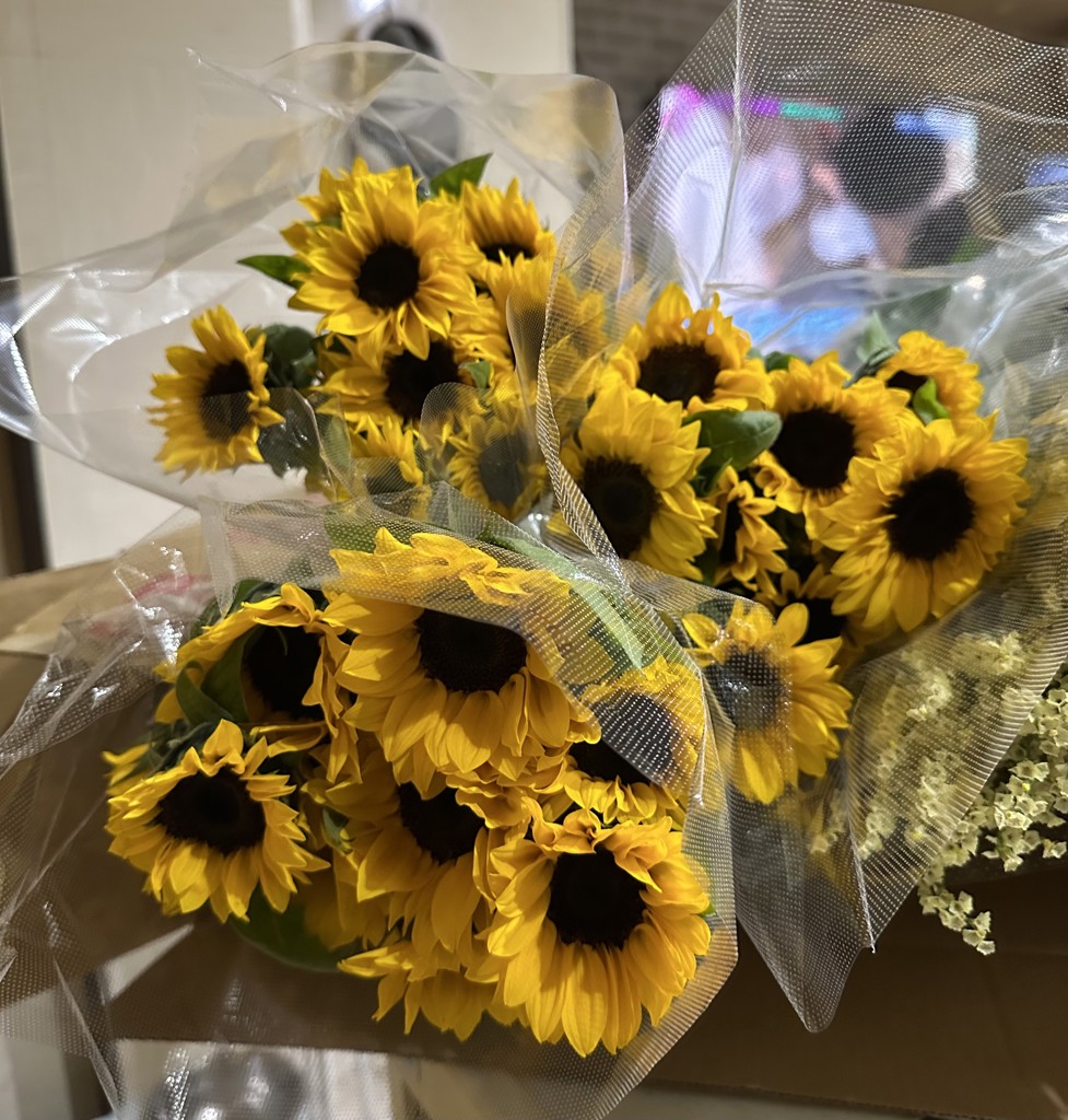 ひまわりフラワー 生花】ひまわり(オレンジ) 品種おまかせ【60cm/長野県】｜Flower Smith