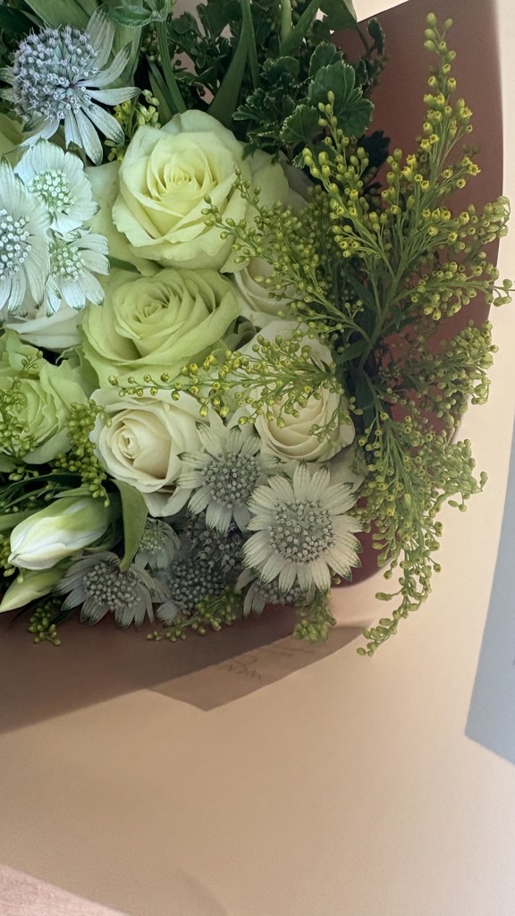 薔薇　額 Amazon.co.jp: 絵画「赤いバラ」インテリア 絵 花 アートパネル