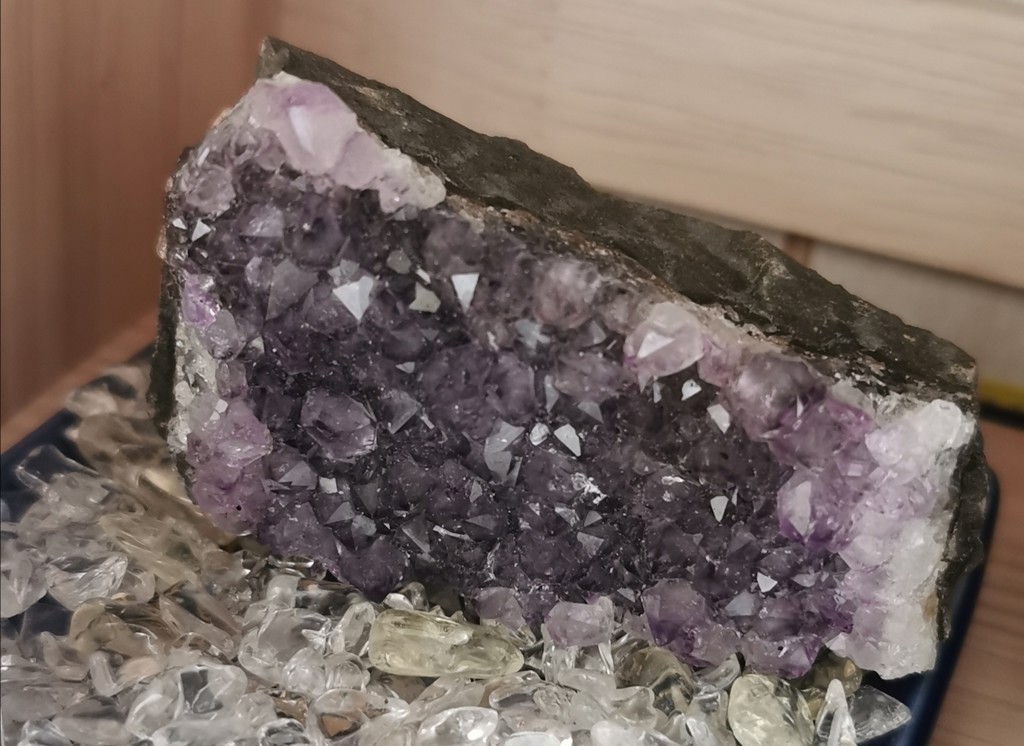 アメジストクラスター淡(ﾌﾞﾗｼﾞﾙ): 『岩座(いわくら)』公式通販