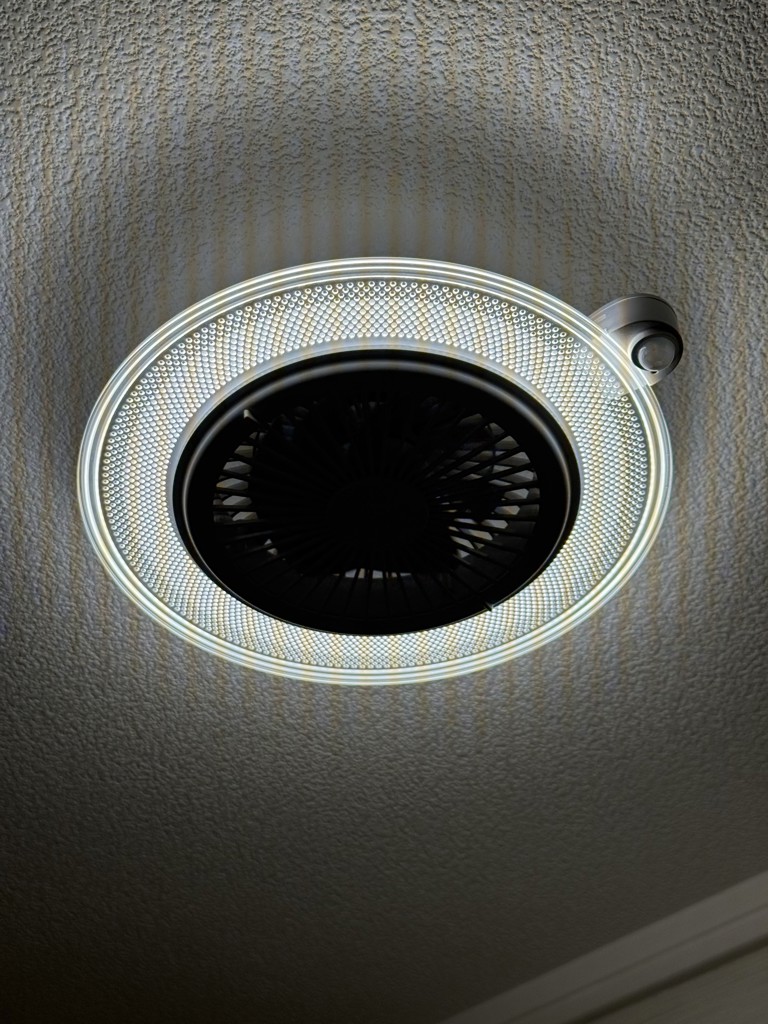 シーリングファンライト 小型 LED 人感センサー リモコン付き 工事不要