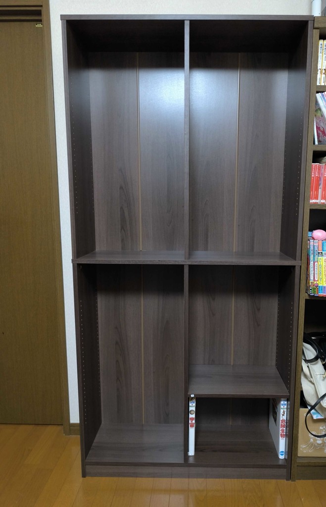 引越し処分★大きな本棚★早い者勝ち！ そういえば、この前家具屋に本棚を探しに行ったのだけど、三桁台入れば