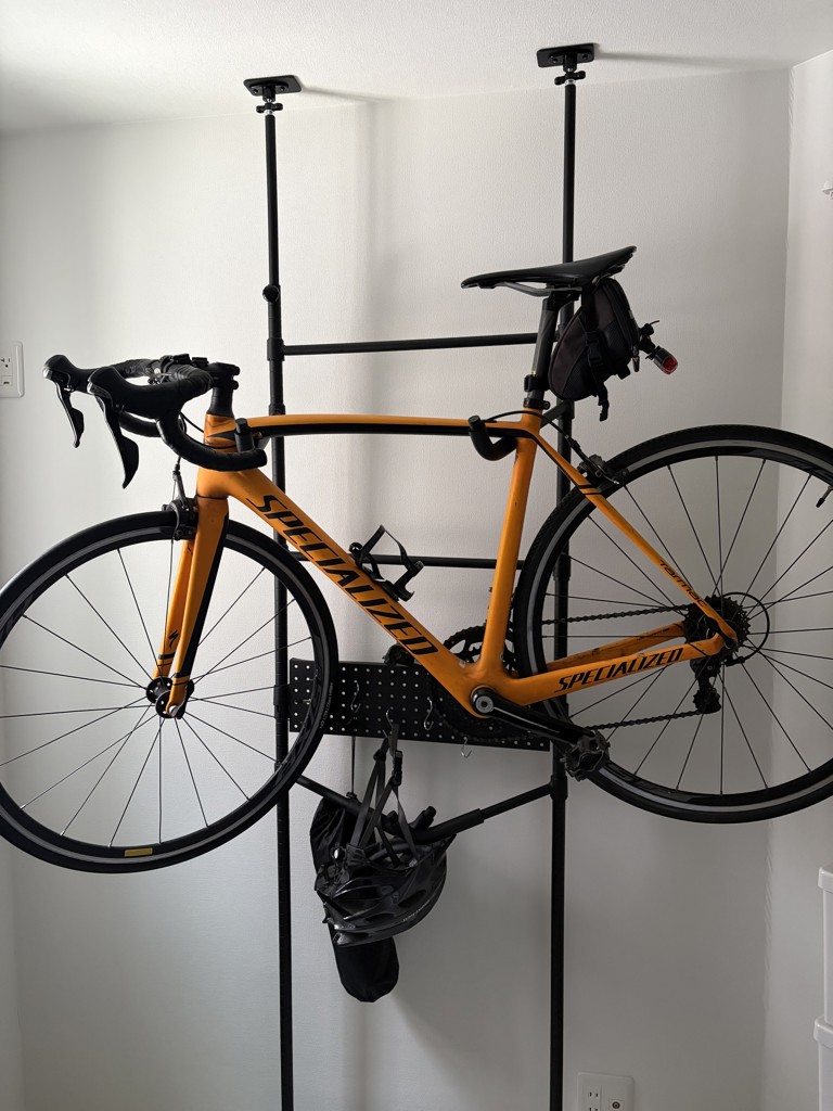 突っ張り 自転車 スタンド ラック 幅62.5 奥行43.5 高さ202-262cm