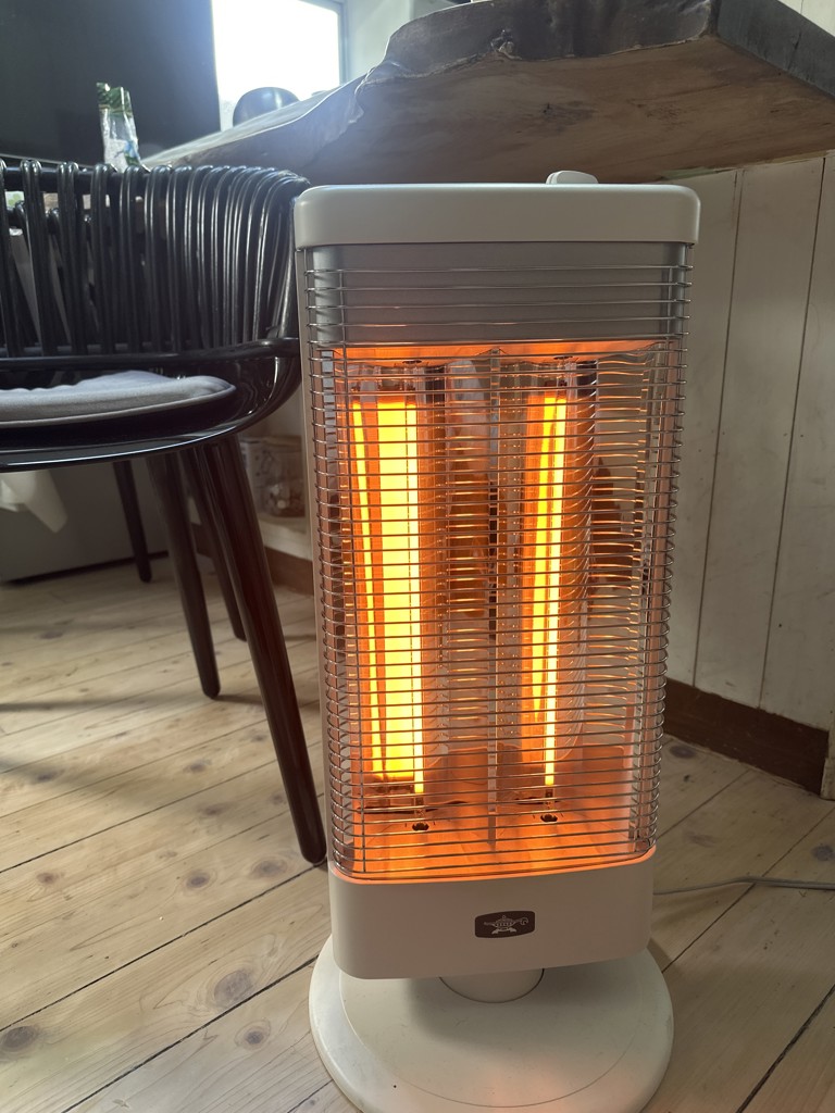 グラファイトヒーター 1000W 首振り AEH-G1000A アラジン | 山善