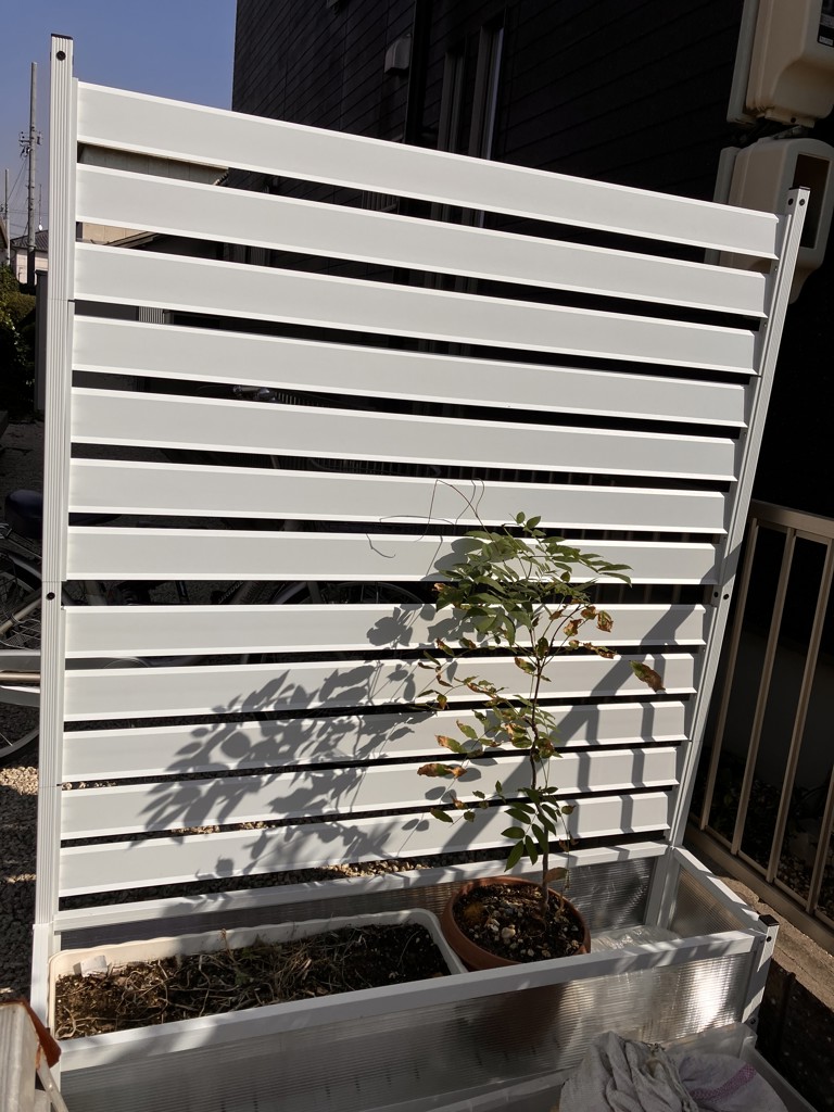 [山善]アルミプランターフェンス ガーデンマスター ホワイト KAPF-1215 Amazon | ガーデンマスター(Gardenmaster) アルミプランターフェンス