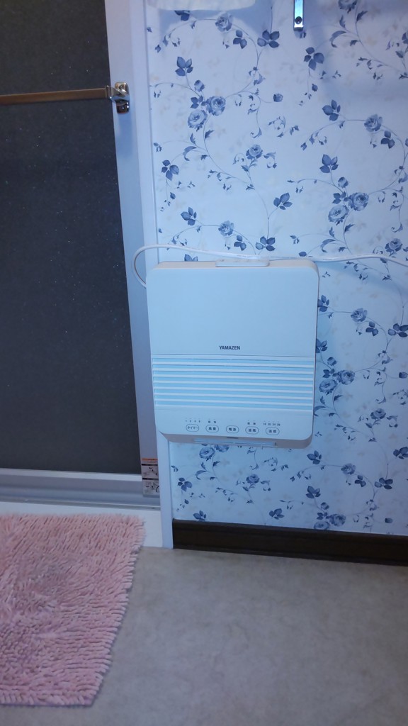 セラミックヒーター 壁掛け 大風量 温度センサー付き DFX-RK121(W