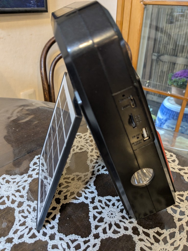 ソーラー充電式多機能バッテリー エマージェンシーマルチキット とう