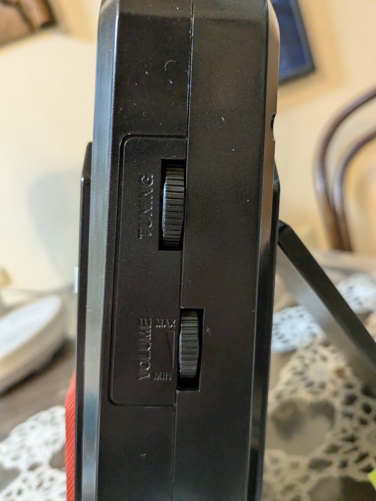 ソーラー充電式多機能バッテリー エマージェンシーマルチキット とう