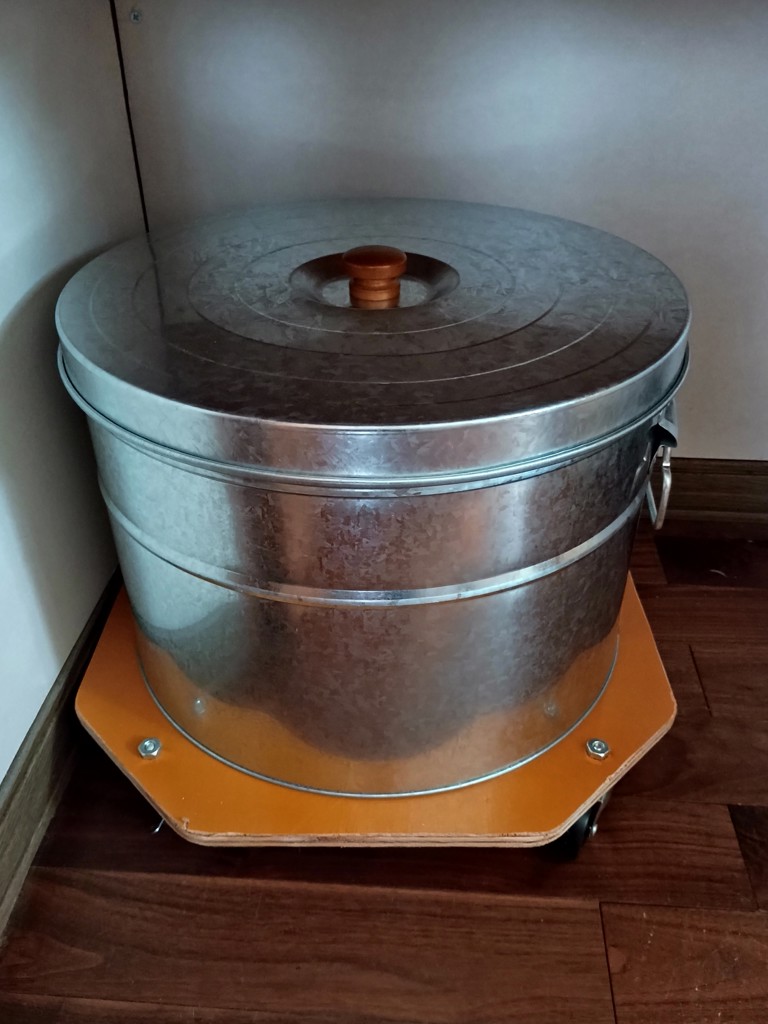 トタン 丸型米びつ 20kg TMK-20 三和金属 | 山善ビズコム オフィス用品