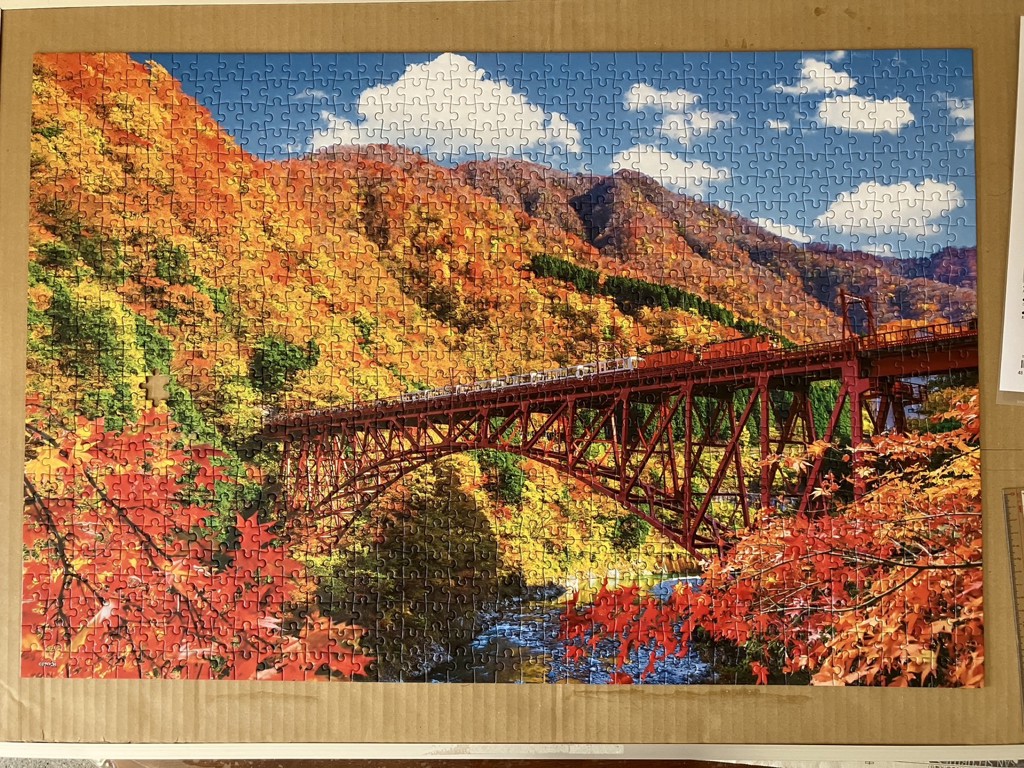 EPO-09-053s 風景 秋晴れの黒部峡谷とトロッコ電車ー富山 1000ピース