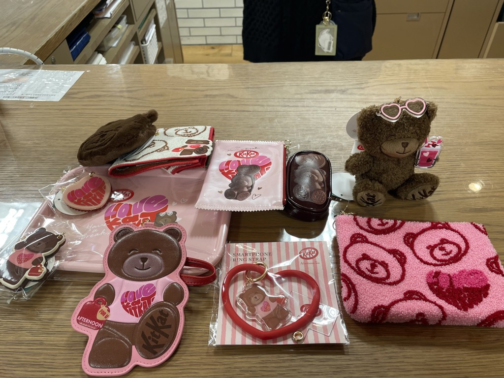 パッケージポーチセット/KITKAT ハートフルベアー | アフタヌーン