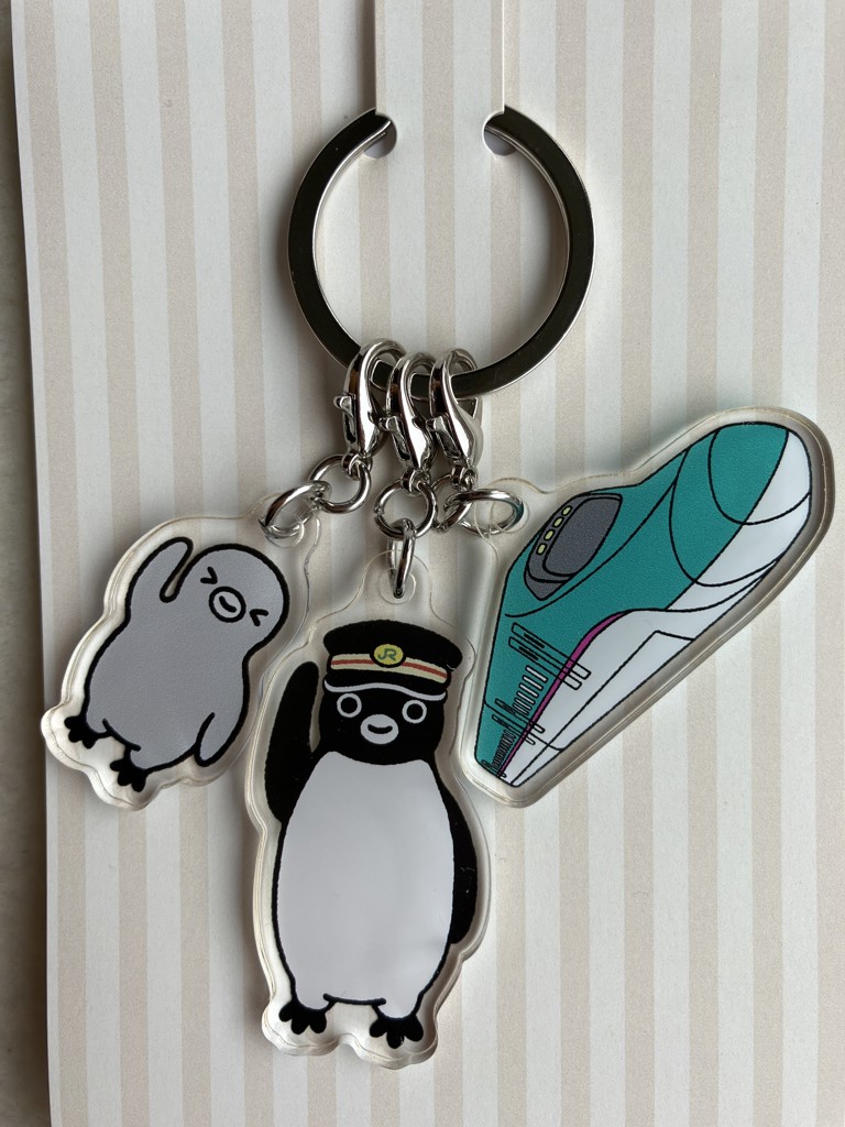 入荷待ち】Suicaのペンギン 3連アクリルキーホルダー（東京駅舎