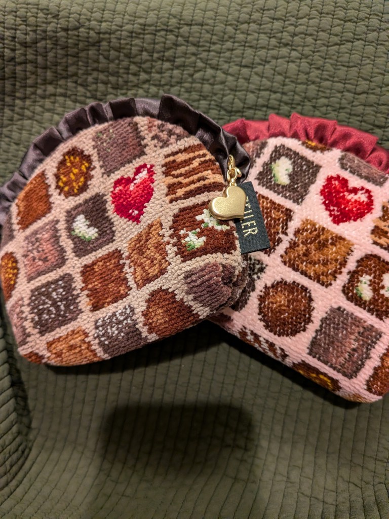 【最新ポーチ・お値引き不可】フェイラー コフレドゥショコラ ポーチ ベージュ 最新ポーチ・お値引き不可】フェイラー コフレドゥショコラ