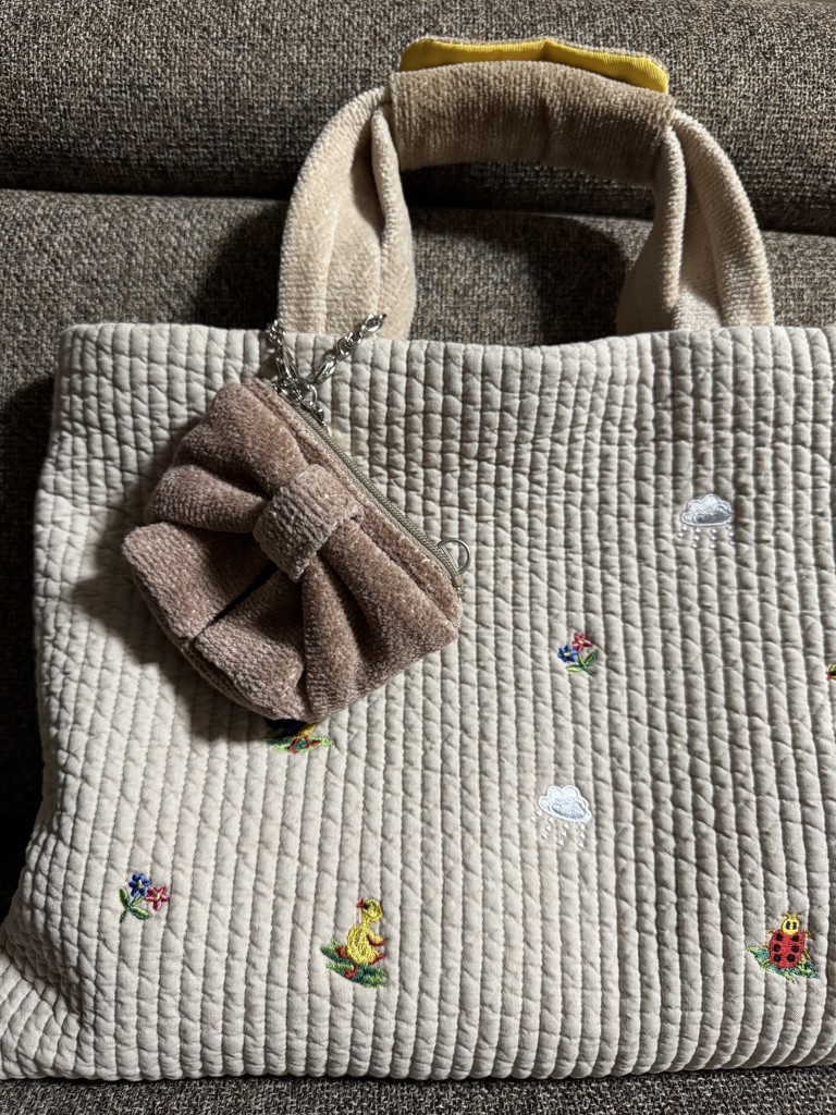 メニーリボンズ リボンポーチ L/MYR-257474(ベージュ): LOVERARY BY