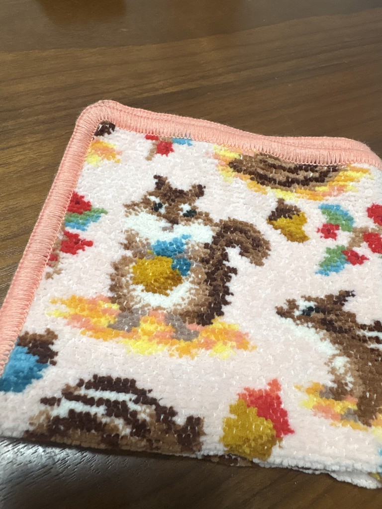 シマシマリス ハンカチ（WEB限定）(ペールアプリコット×ベージュ