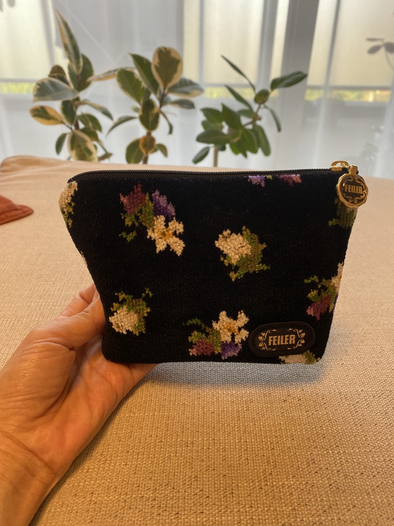 ナイツドリーム 舟形ポーチ NID-241391(ブラック): FEILER｜フェイラー