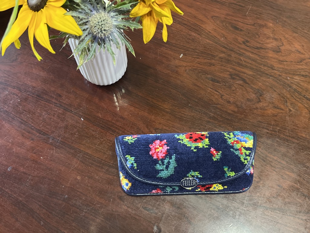 FEILER (フェイラー) ハイジ メガネケース ネイビー 新品未使用 Frog様専用フェイラー ハイジ メガネケース ネイビー 新品未使用