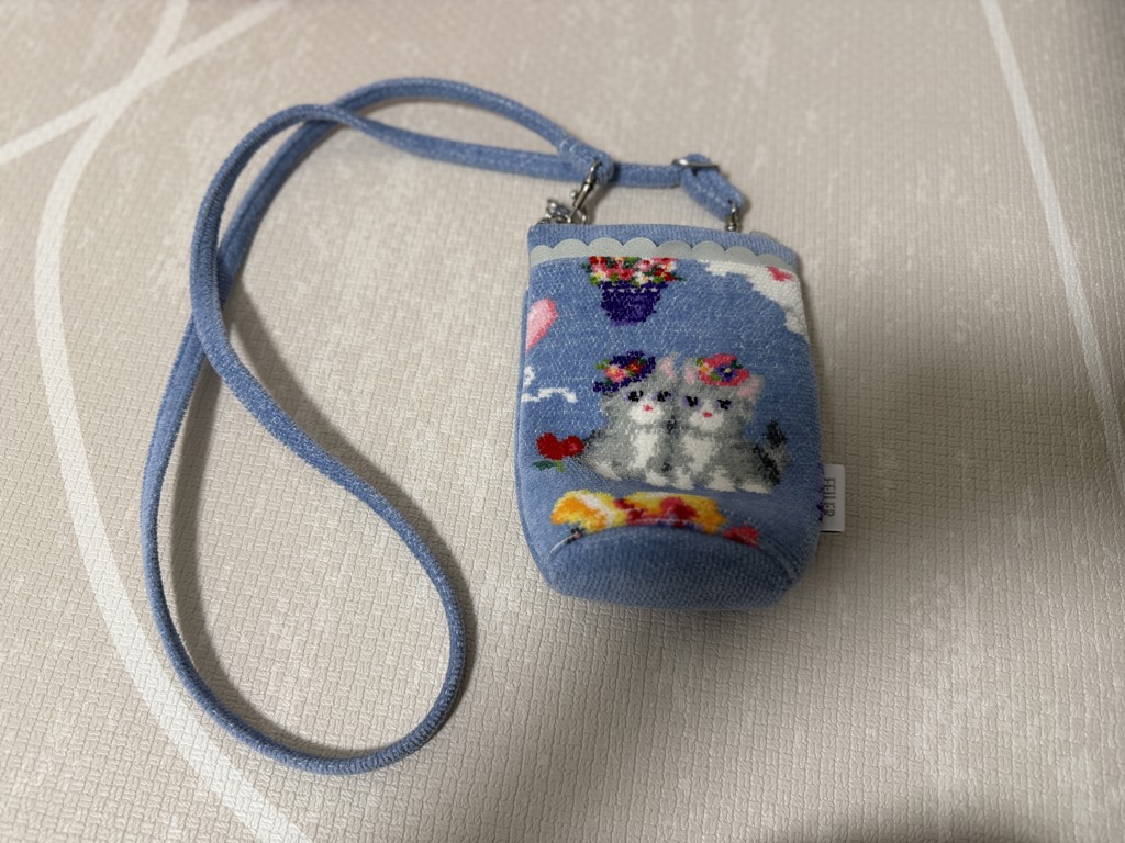 フェイラー　モンプティシャ　スマホ　ショルダーバッグ　ブルー　猫 モンプティシャ ミニショルダーバッグ MCH-260371(ライトブルー