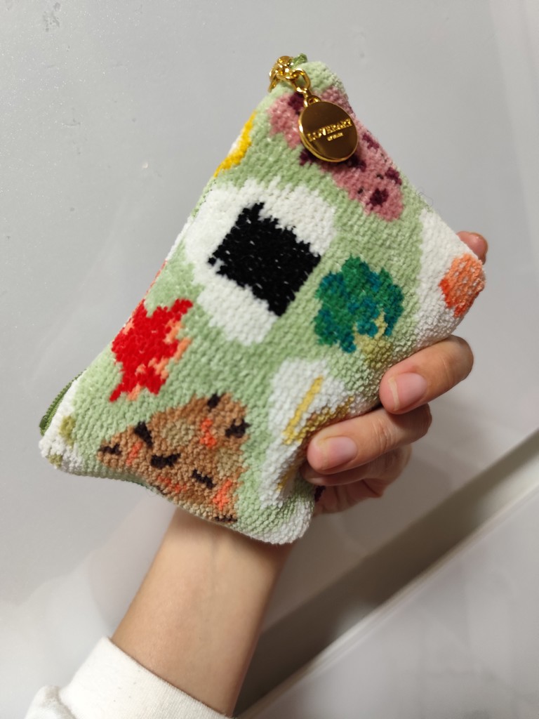 オムスビコロリン ポーチ L/OMK-233114(ペールグリーン): LOVERARY BY