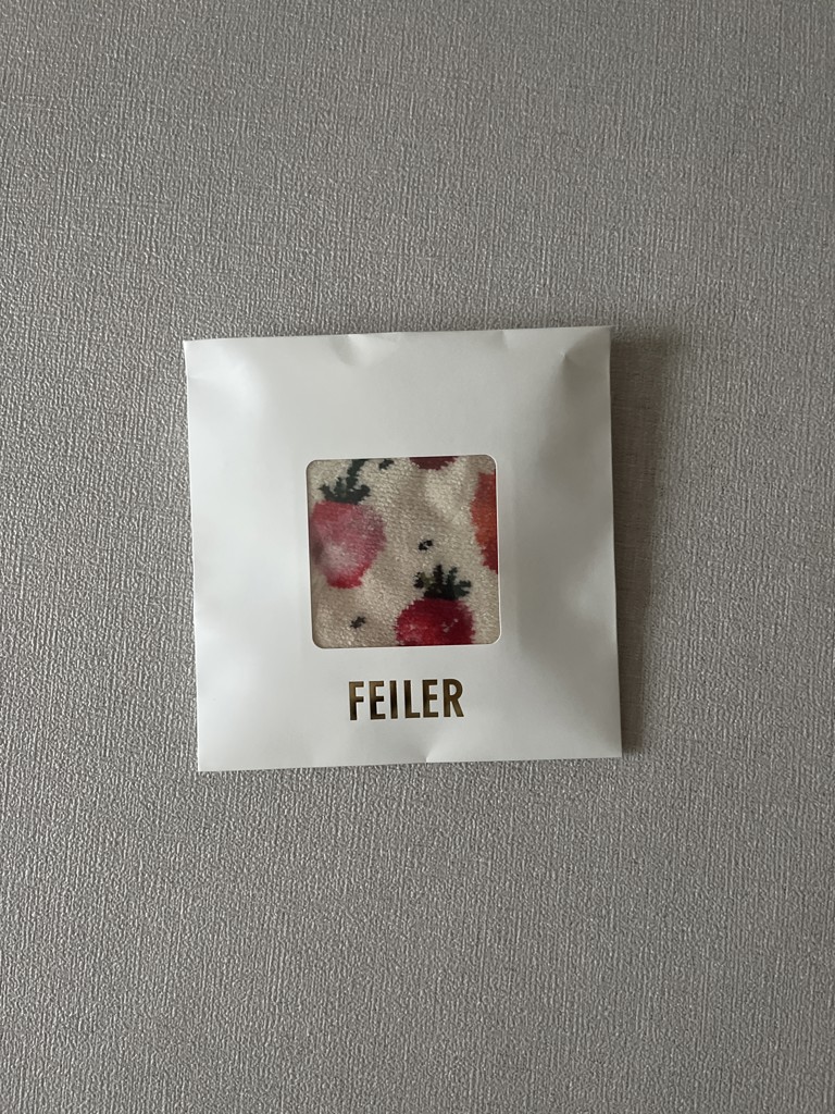 ストロベリードット ハンカチ(アイボリー): LOVERARY BY FEILER