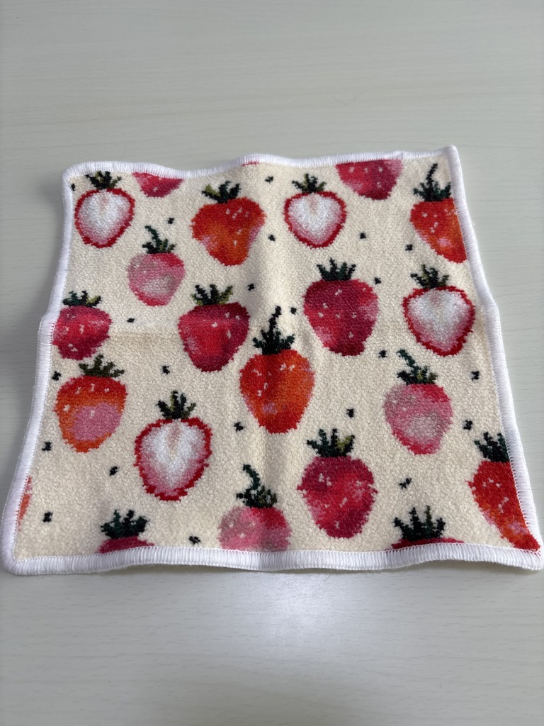 ストロベリードット ハンカチ（WEB限定）(ペールグリーン×ピンク