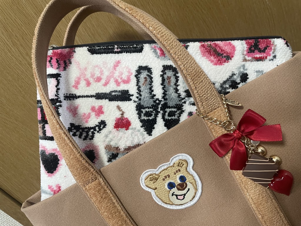 ラブユーソーマッチ！ フラットポーチM L/LVY-253062(ホワイト): LOVERARY BY FEILER（ラブラリー バイ  フェイラー）｜フェイラー公式オンラインショップ FEILER