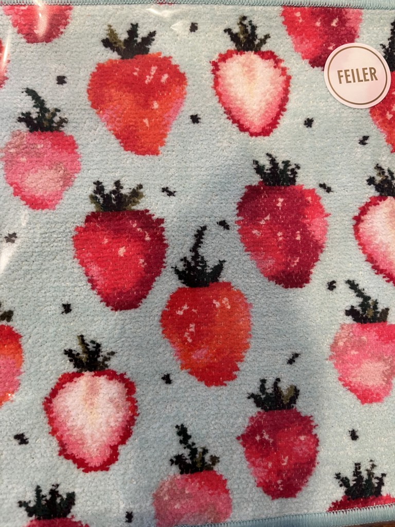 ストロベリードット ハンカチ(ネイビー): LOVERARY BY FEILER