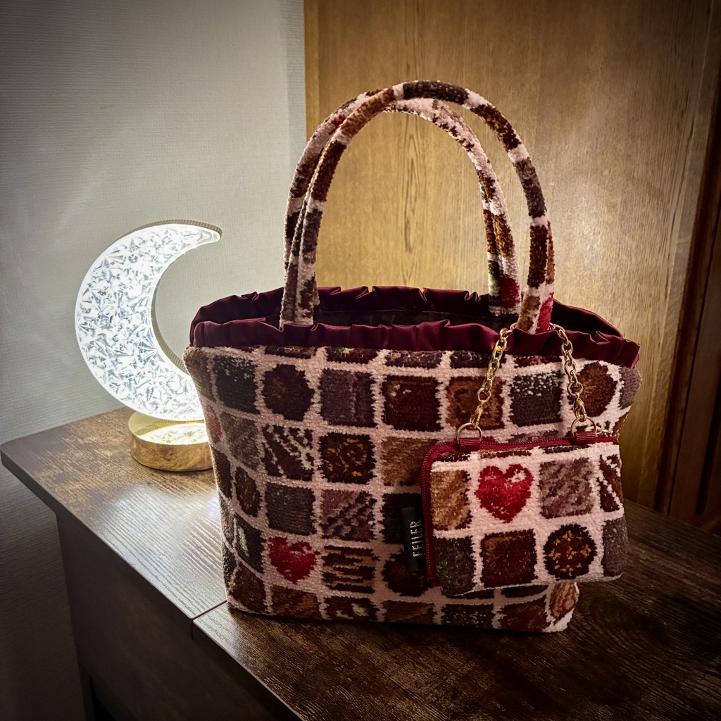 【新品未使用】フェイラー　コフレドゥショコラ　バッグ フェイラー】新作『コフレドゥショコラ』赤いハートがアクセント