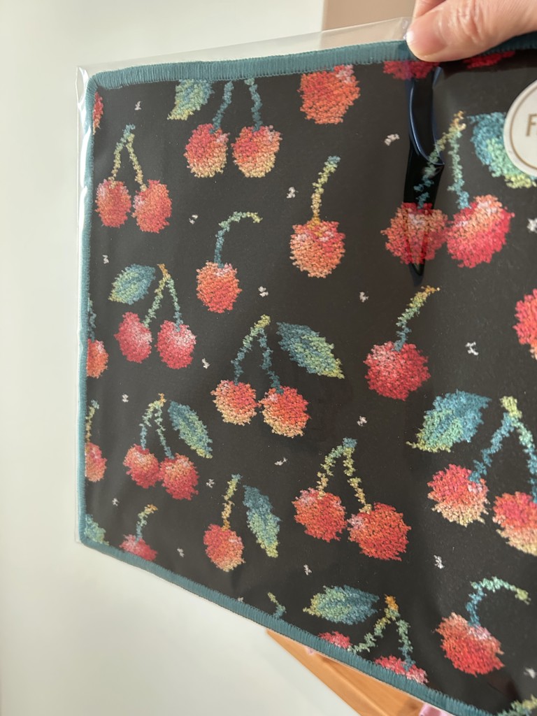 チェリードット ハンカチ(ブラック×ブルー): LOVERARY BY FEILER