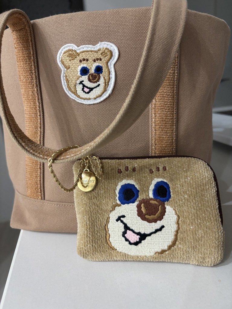 ドアップテディ L字ポーチ L/DUT-243231(ベージュ): LOVERARY BY