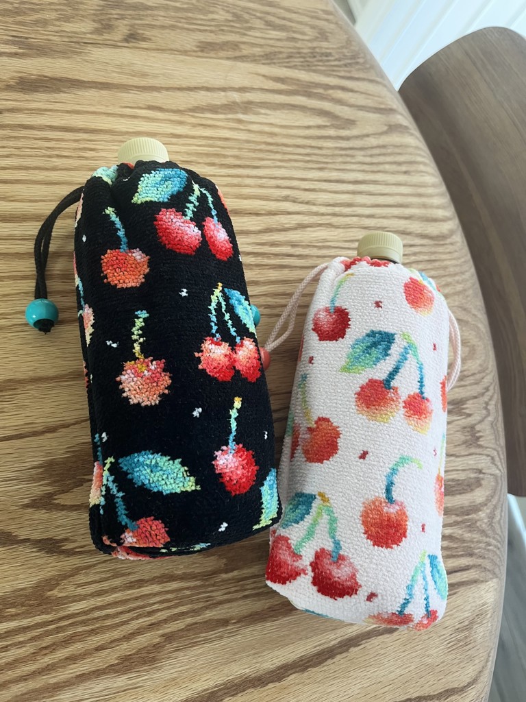 チェリードット ボトルポーチ L/CRD-253045(ブラック): LOVERARY BY