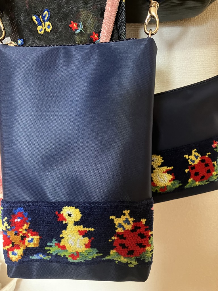 ハイジ スマホショルダー HE-231368(ネイビー): FEILER