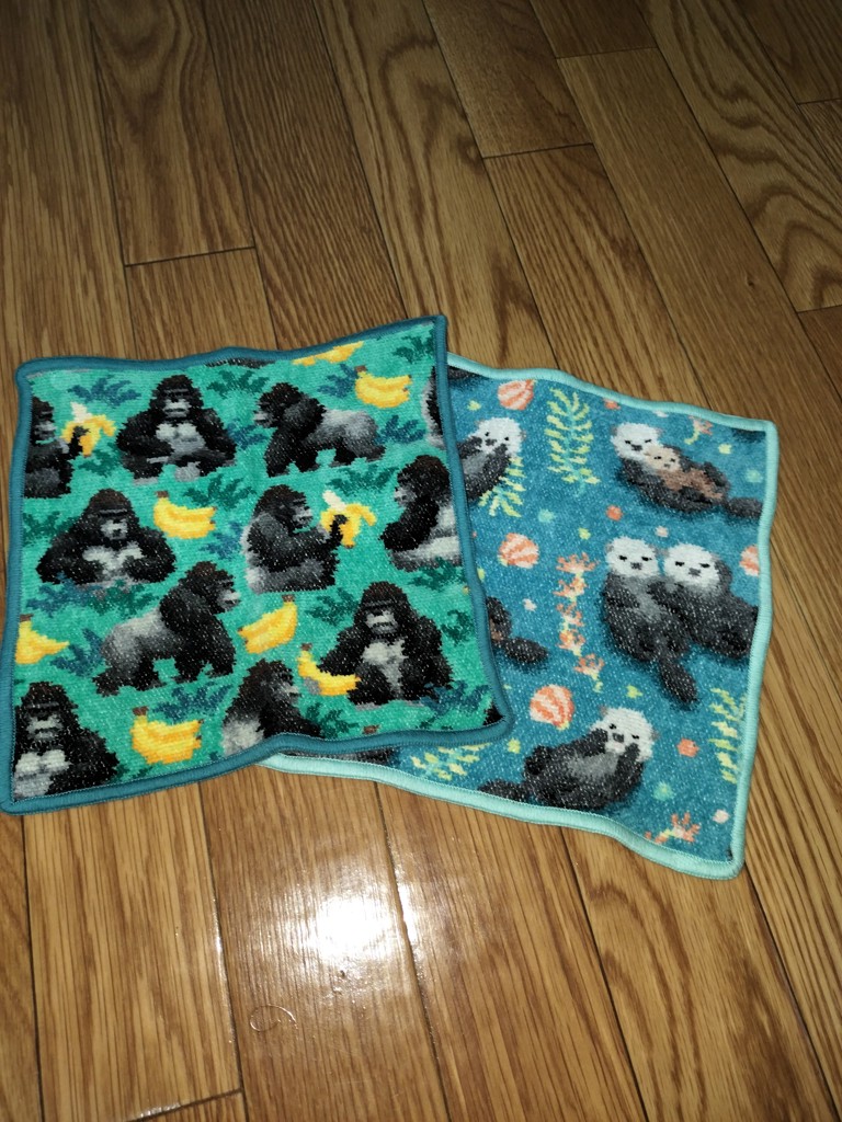プカプカラッコ ハンカチ(ターコイズブルー×ペールグリーン): LOVERARY