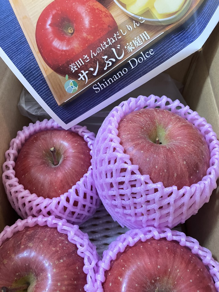 ファーム大澤屋 サンふじ 志賀高原産名人のはねだしりんご 家庭用 約