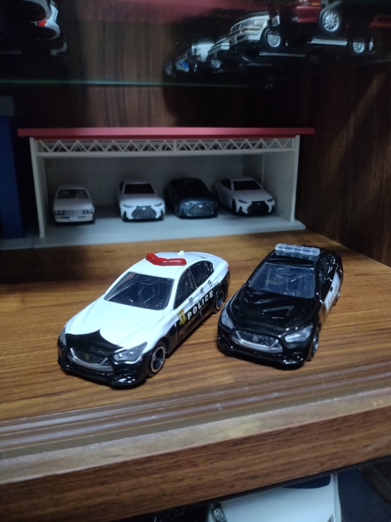 m*s様 トミカプレミアム　トミカガレージ　クラウンパトカー付き トミカプレミアム No.10 トヨタ クラウン パトロールカー : ユウセイ堂