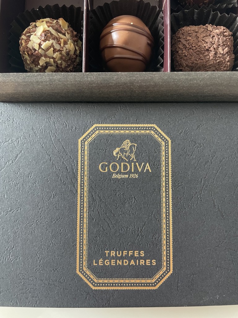 t*n様 GODIVA チョコレートトリュフ & ヘーゼルナッツクリーム 超人気 レジェンデール トリュフ｜ゴディバ（GODIVA）