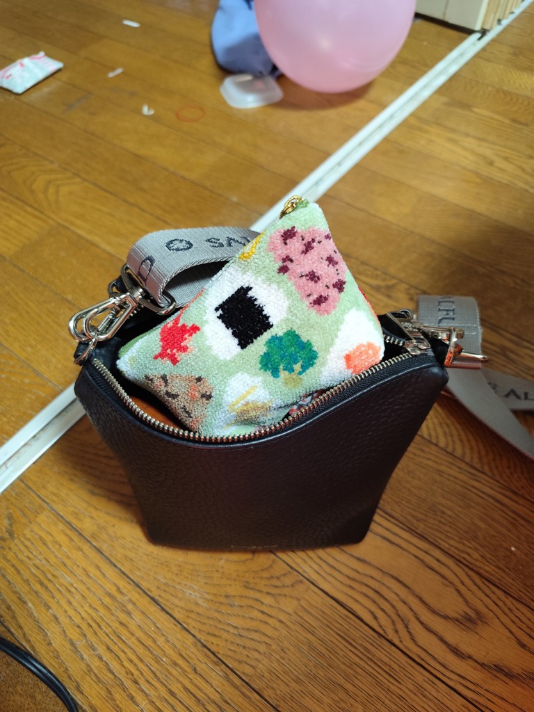 オムスビコロリン ポーチ L/OMK-233114(ペールグリーン): LOVERARY BY