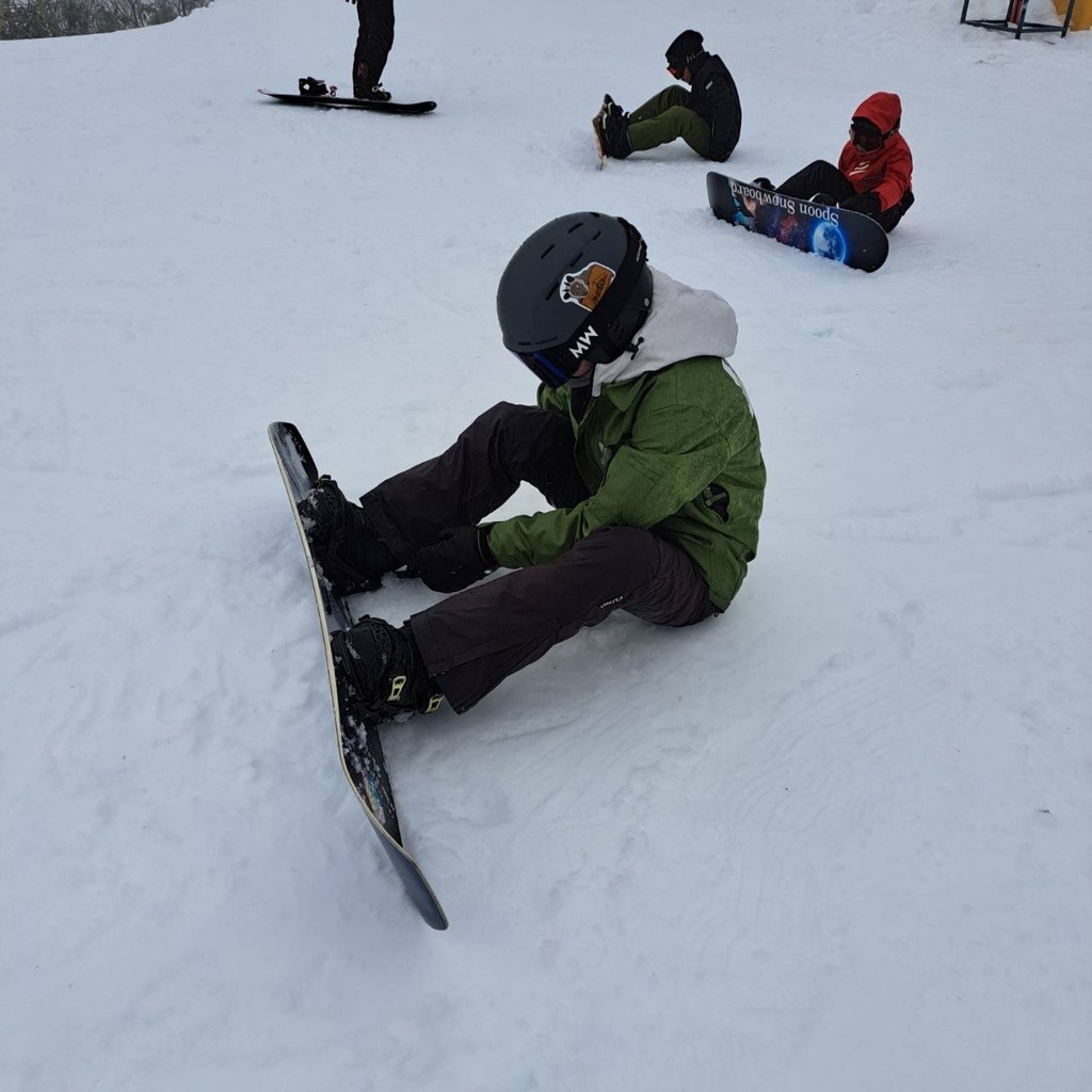 SUKALA】カップ付きモダンカットアウトロングスリーブ(S・M・Lサイズ