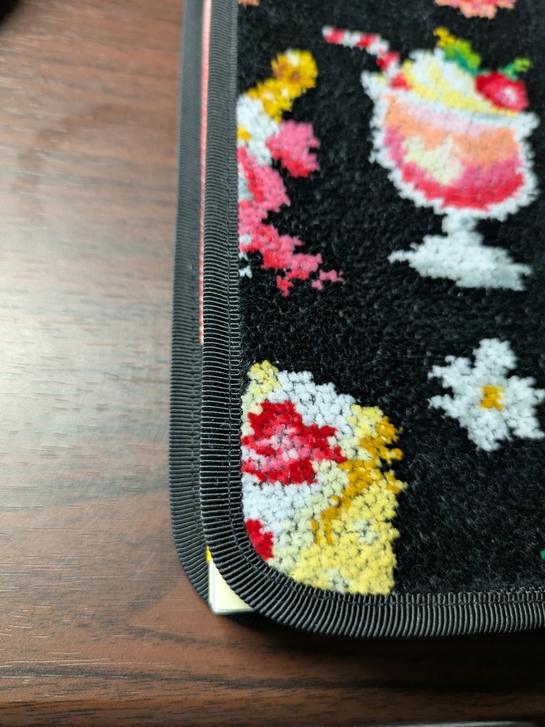 ストロベリードット ハンカチ(ペールグリーン×ペールグリーン