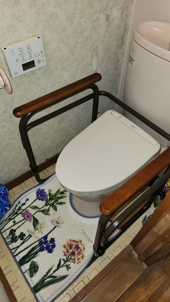 トイレ用アーム (6段階高さ調節可能) SY-21 ホワイト/ブラウンビー