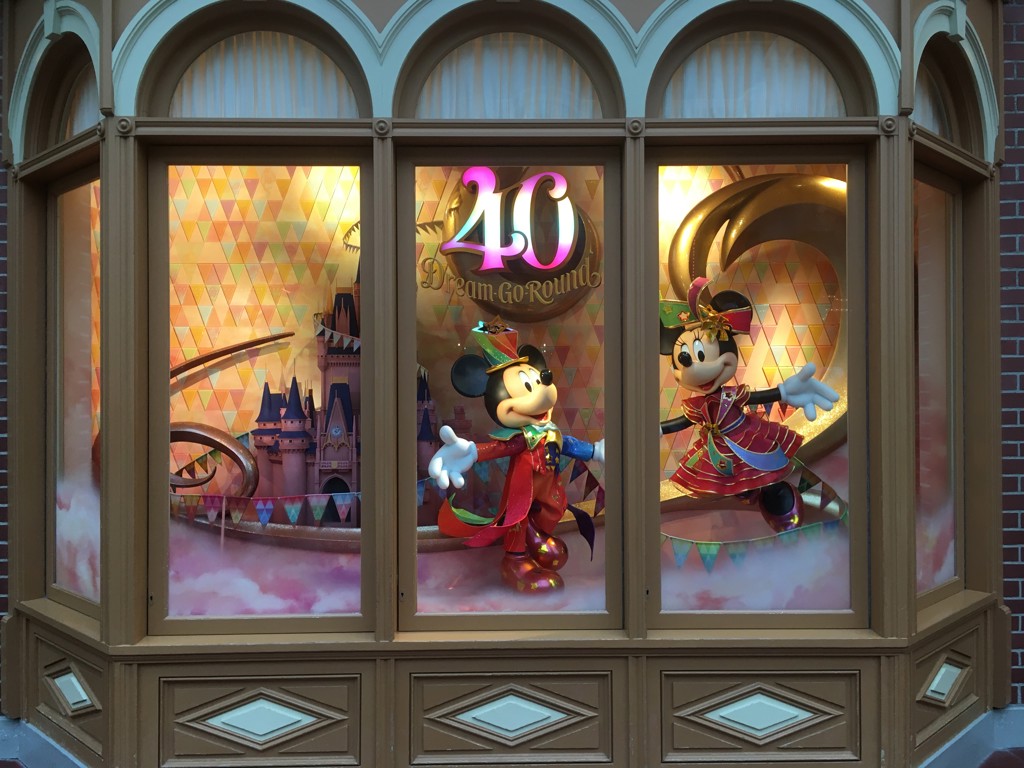Disney - ミッキー ゴディバ　3点セット ゴディバから、ミッキーマウスとミニーマウスのデザインの